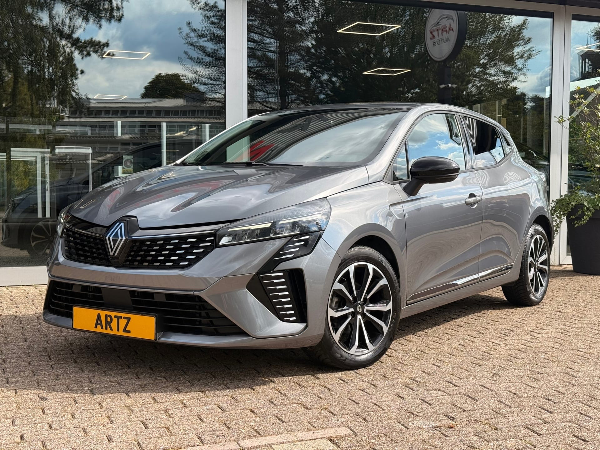 Renault Clio 1.0 TCe 90 GPF techno | Led | Carplay | Winter pack afbeelding 2
